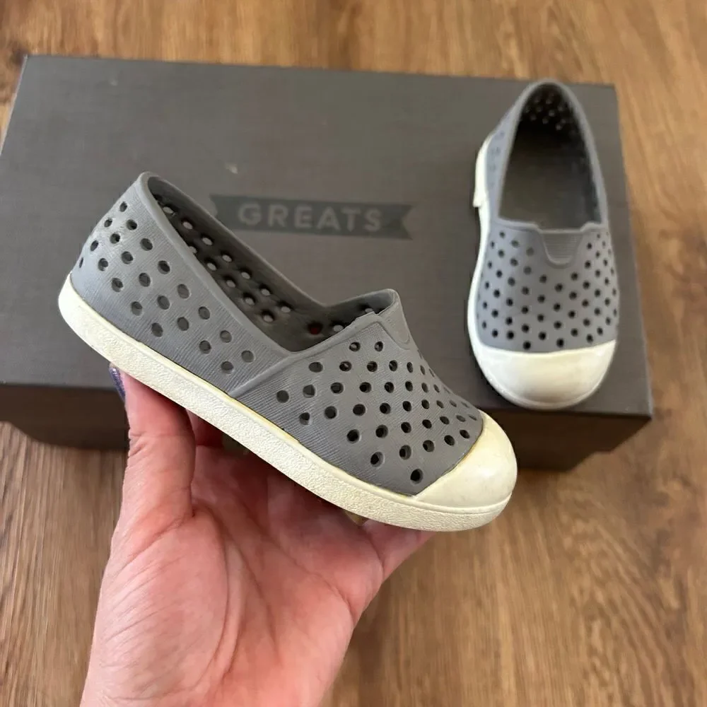 Old Navy gray slip on shoes kids 6 toddler
